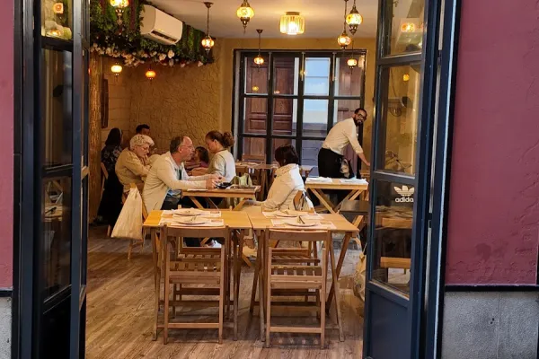 Al Wadi halal restaurant in Sevilla
