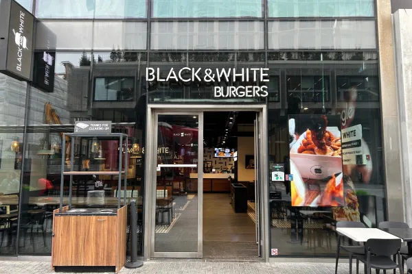 Black & White Burger Anspach halal restaurant in Bruxelles