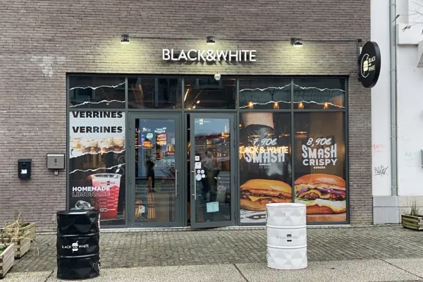 Black & White Burger Charleroi halal restaurant in Charleroi
