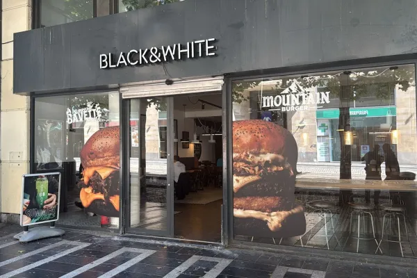 Black & White Burger Liège halal restaurant in Liège