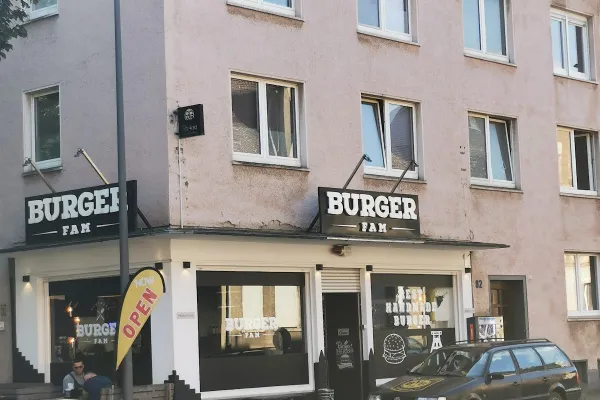 Burger Fam meets Heisse Kiste halal restaurant in Recklinghausen