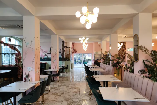 Cafe J'adore halal restaurant in Bradford