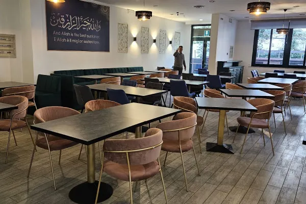 Curry Fusion Grill & Pizza halal restaurant in Brescia