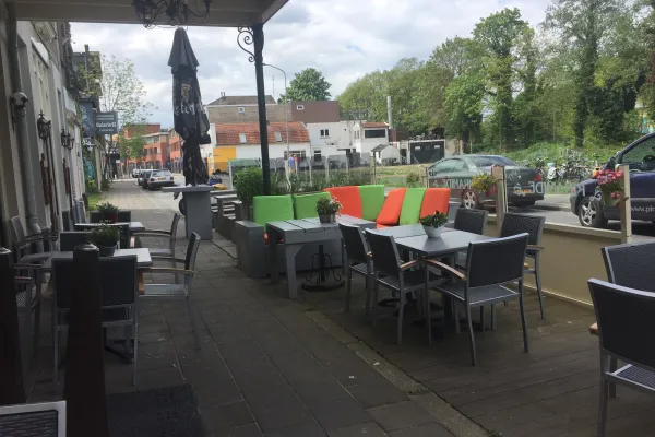 De Piramide halal restaurant in Ede
