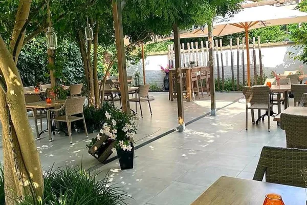 Eethuis De Stadstuin halal restaurant in Izegem