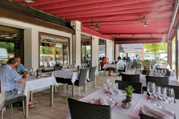 Elia's Tavern halal restaurant in Pozuelo de Alarcón