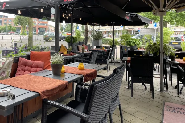Eterij & Tapperij 't Raedthuys halal restaurant in Doetinchem