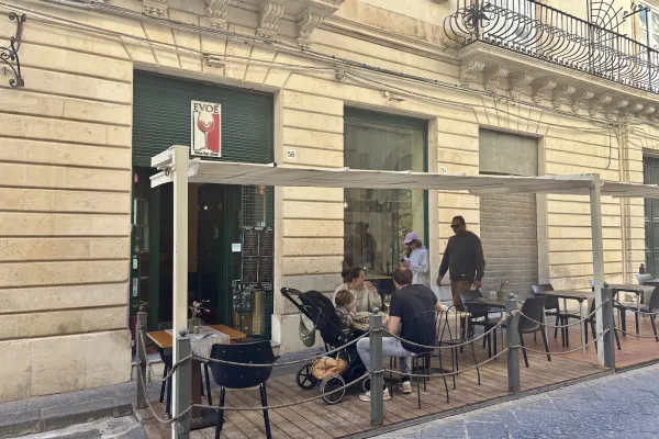 Evoè wine bar shop halal restaurant in Siracusa