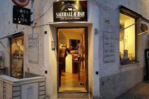 Familjen Jessens Saluhall & bar halal restaurant in Visby