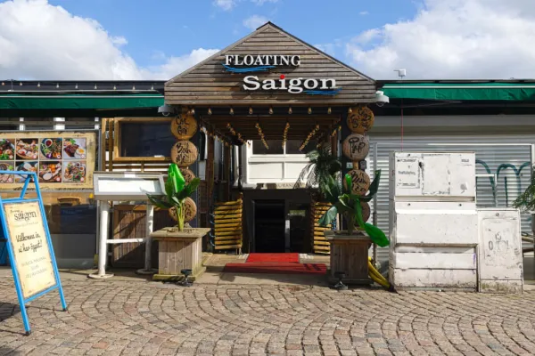 Floating Saigon halal restaurant in Göteborg