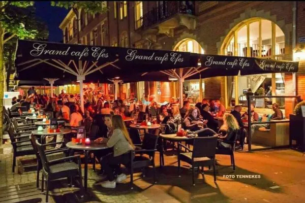 Grand Café Efes halal restaurant in Kampen