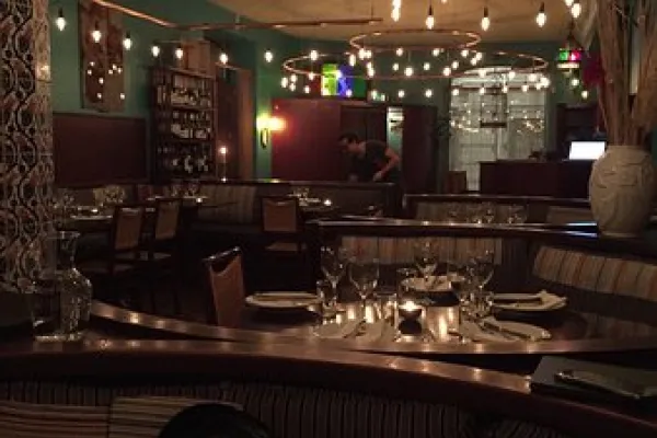 Halv Grek Plus Turk halal restaurant in Stockholm