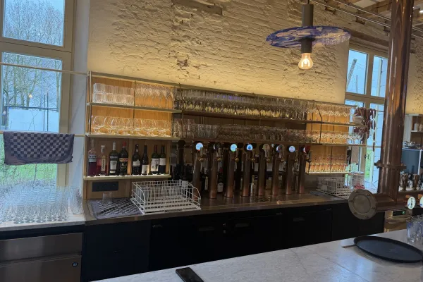 Hopspot | Brasserie - Events - Vergaderzaal - Microbrouwerij - Teambuilding - Overnachten halal restaurant in Evergem
