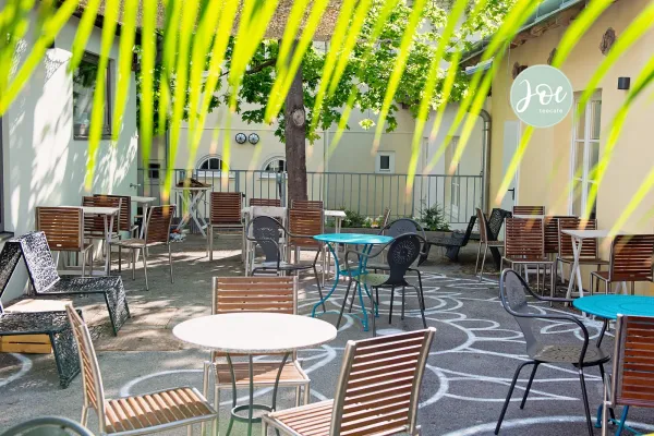 Joe teecafe halal restaurant in Perchtoldsdorf