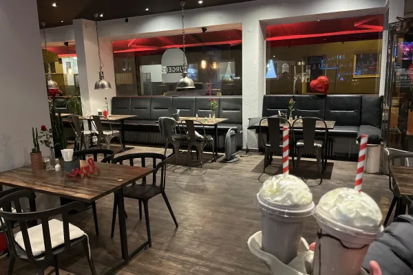 LA burgers halal restaurant in Landskrona