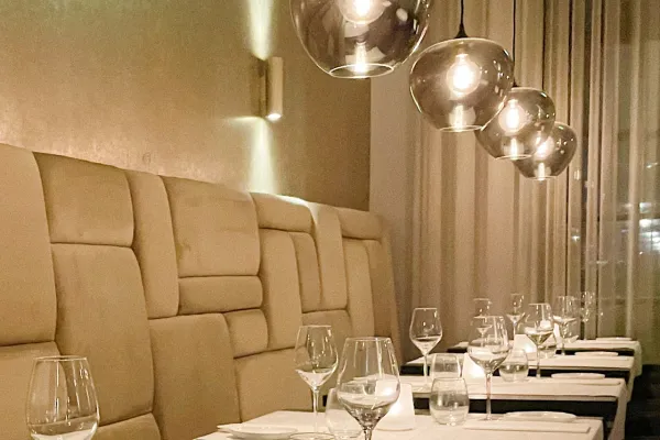 La Maison halal restaurant in Huizen