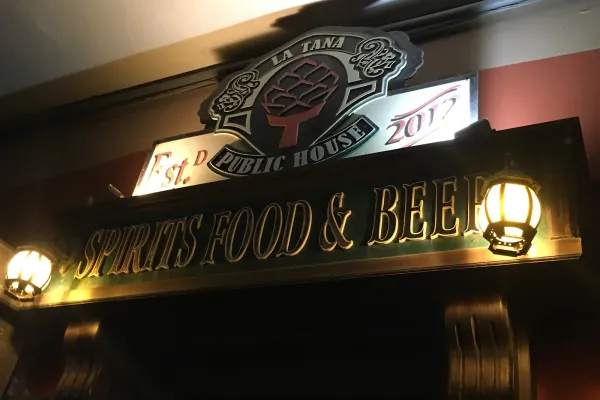 La Tana Public House halal restaurant in Catanzaro