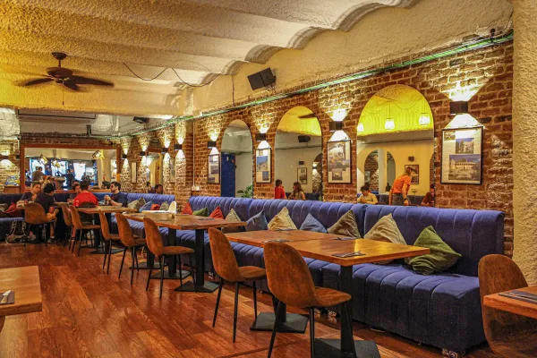 LAZEEZ BBQ Lebanese restaurant halal restaurant in Barcelona