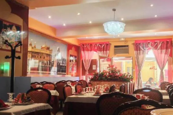 LE Taj Mahal halal restaurant in Orléans