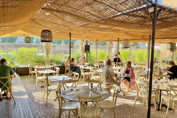 L'Entrevue halal restaurant in Arles