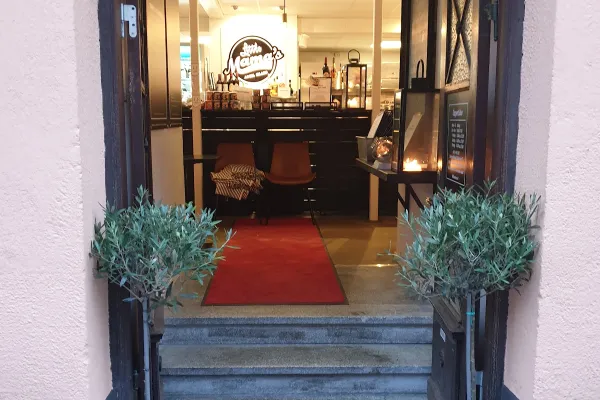 Little Mama's Pizza halal restaurant in Ängelholm