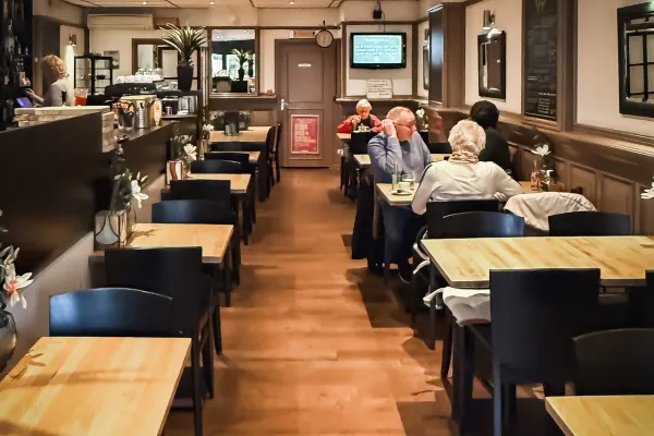 Lunchroom en catering Brasserie 'Njoyz halal restaurant in Bussum