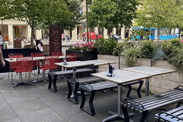 Nando's Bath - Vaults halal restaurant in Bath