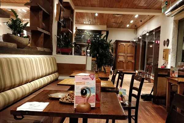 Nando's Dudley halal restaurant in Dudley