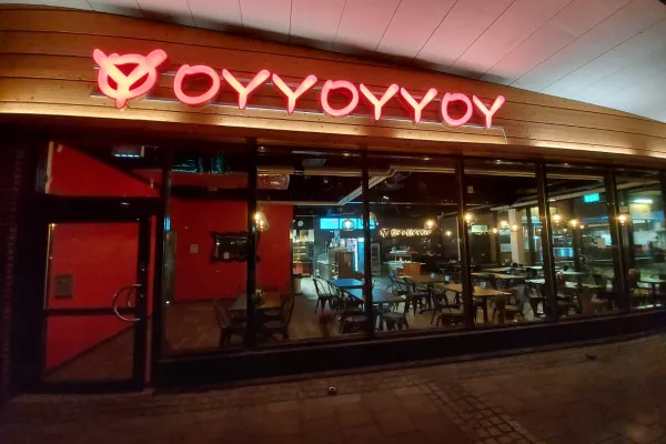 Oyyoyyoy halal restaurant in Märsta