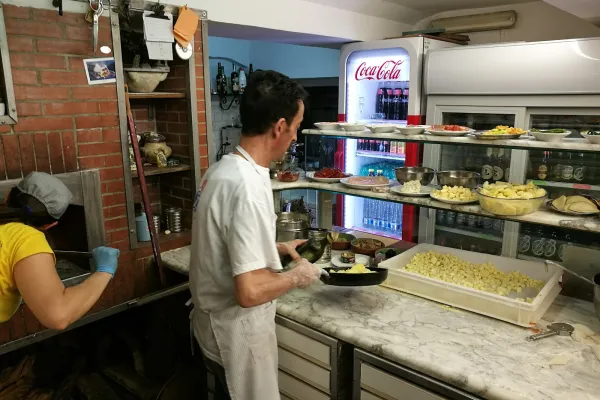 Pizzeria la Gola halal restaurant in Crotone