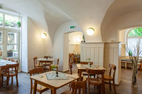 Rabinas Hofpassage halal restaurant in Eisenstadt