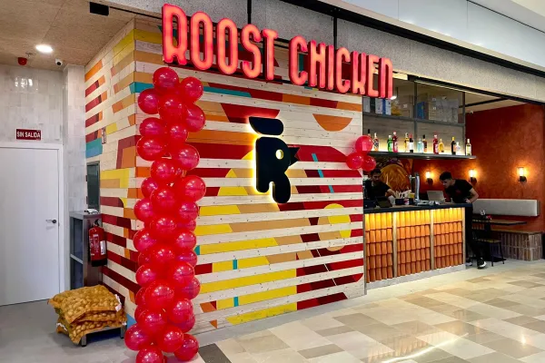 Roost Chicken Plenilunio halal restaurant in Madrid