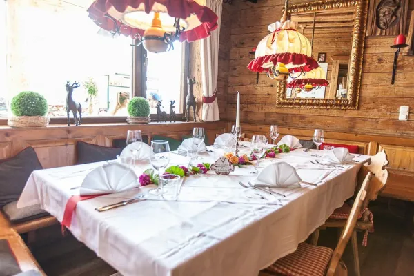 Rosi's Sonnbergstuben - Rosi's Alm Kitzbühel halal restaurant in Kitzbühel