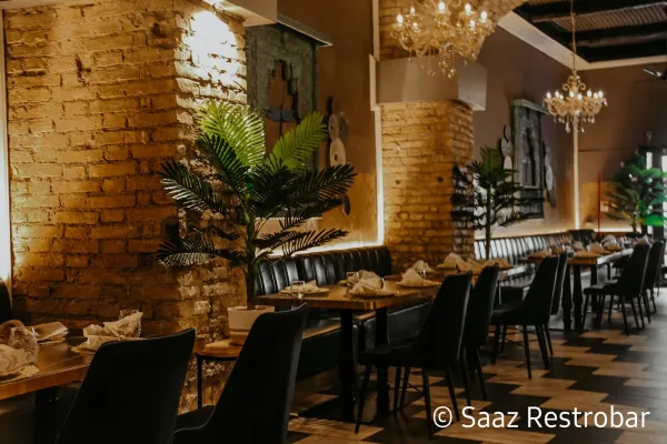 Saaz Restobar halal restaurant in Roma