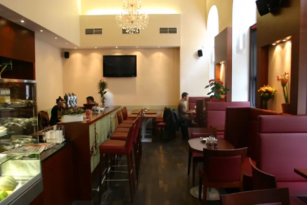 Schesch Besch Restaurant (Middle Eastern Cuisine - Shisha Lounge) halal restaurant in Wien