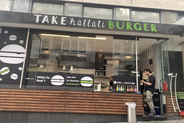 Take hallali Burger halal restaurant in Kassel