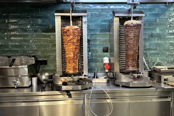 THE DISTRICT KEBAB | PIDE | LAHMACUN | PIZZA halal restaurant in Wien