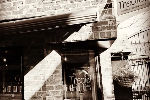 Tredici Wood Fired Pizzeria halal restaurant in Grimsby