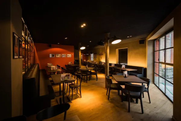 Trolls & Bush ATH - Taverne brasserie halal restaurant in Aat