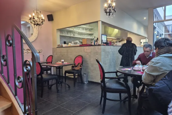 Violetta's Koffie- en Theehuis halal restaurant in Menen