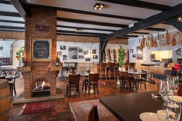 Wine & Bite Wijnbar - Tapas, Sushi & Pizza halal restaurant in Oldenzaal