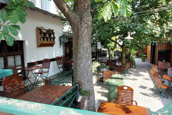 Wirtshaus Knapp am Eck halal restaurant in Steyr